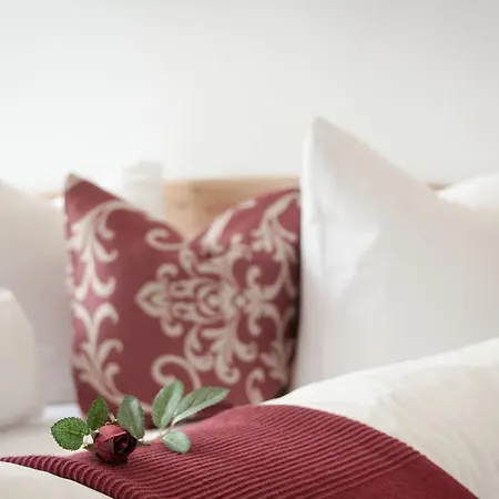 Einhorn Schaller 3* 쇼와즈