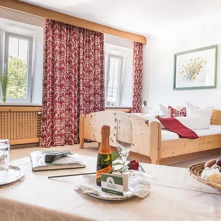 Einhorn Schaller 게스트하우스 쇼와즈